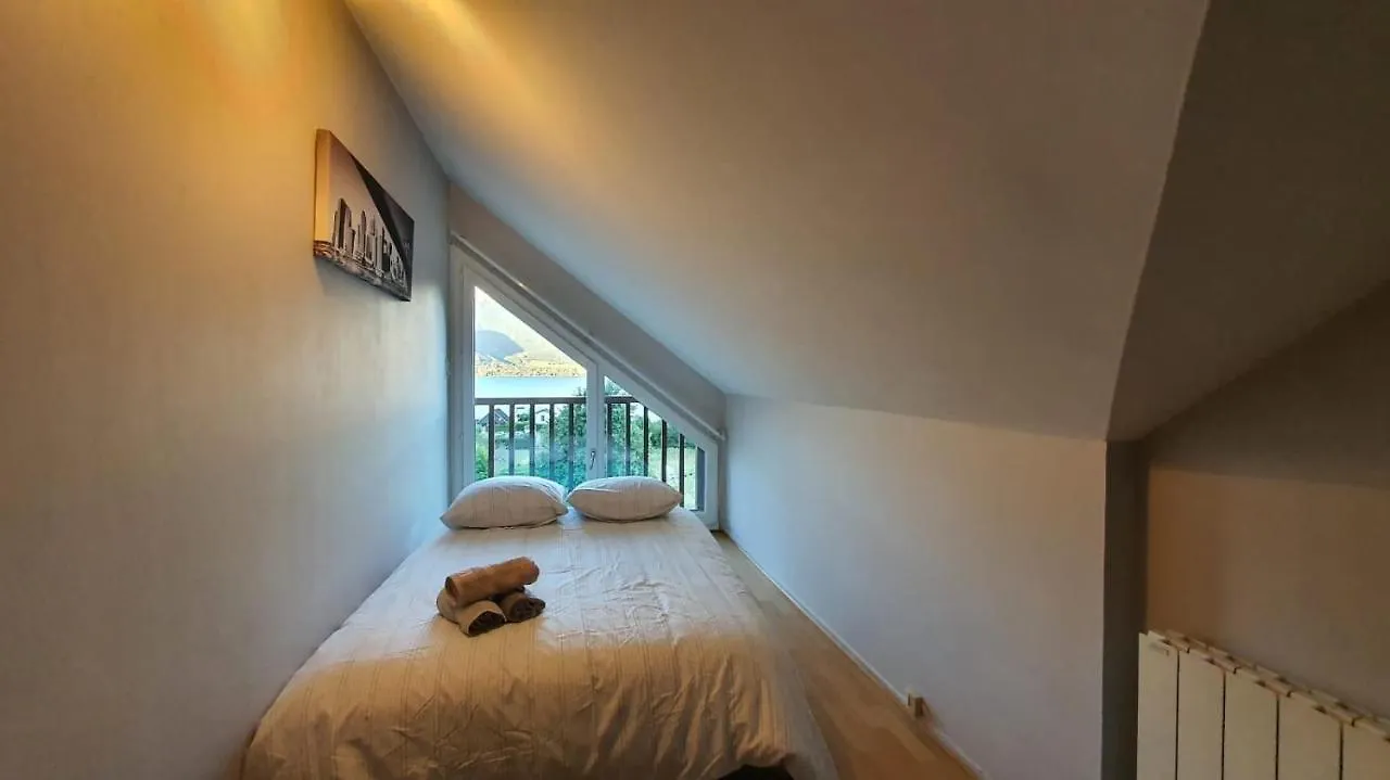 Charmant Duplex Face Au Lac Sévrier Lägenhet